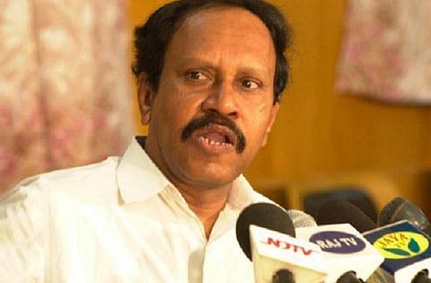 ஆட்சியர்கள், காவல்துறை அதிகாரிகள் இடமாற்ற உத்தரவை திரும்ப பெற வேண்டும்: தலைமை தேர்தல் ஆணையரிடம் அதிமுக மனு