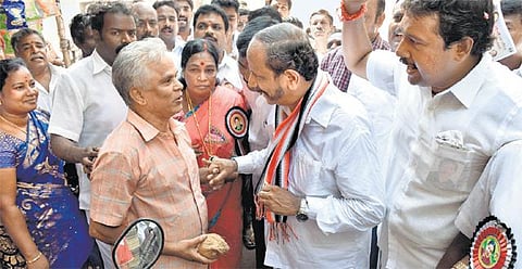 கோபுரமும், குடிசைகளும் நிறைந்த தொகுதி: மயிலாப்பூரில் தீவிர வாக்கு சேகரிப்பில் வேட்பாளர்கள்