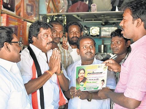 மாளிகைகள், குடிசைகள் நிறைந்த தொகுதி: விருகம்பாக்கத்தில் தீவிர பிரச்சாரத்தில் ஈடுபட்டுள்ள வேட்பாளர்கள்