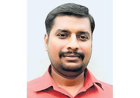மடத்துக்குளம் பாஜக கூட்டணி வேட்பாளர் திடீர் விலகல்: ஜெ. முன்னிலையில் அதிமுகவில் இணைந்தார்