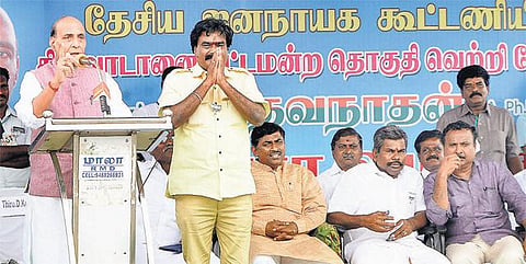 இலவசங்களை அறிவித்து ஆட்சியில் அமர முயற்சி: திமுக, அதிமுக மீது ராஜ்நாத் சிங் குற்றச்சாட்டு