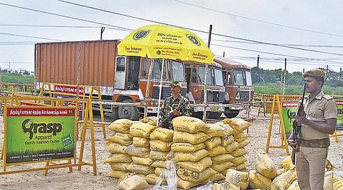 திருப்பூரில் நள்ளிரவில் பறிமுதல் செய்யப்பட்ட ரூ.570 கோடியை திரும்ப ஒப்படைப்பதில் தாமதம் ஏன்?