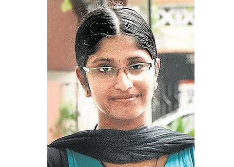டீ கடைக்காரரின் மகள் மலையாள மொழி பாடத்தில் மாநில அளவில் முதலிடம்