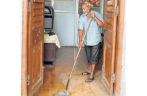 தேர்தல் நன்னடத்தை விதிகள் முடிவுக்கு வருவதால் மேயர், நிலைக்குழு அலுவலகங்கள் திறப்பு: தூய்மைப் பணிகள் தொடங்கின
