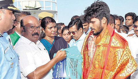 இலங்கை சிறையில் இருந்து 34 மீனவர்கள் திரும்பினர்