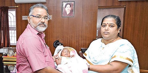 திருத்தணி முருகன் கோயிலில் மீட்கப்பட்ட 2 மாத ஆண் குழந்தை காப்பகத்தில் ஒப்படைப்பு