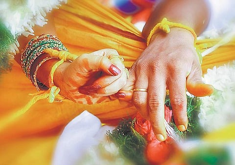 பார்வை: திருமண உறவில் எல்லாமே புனிதம்தானா?