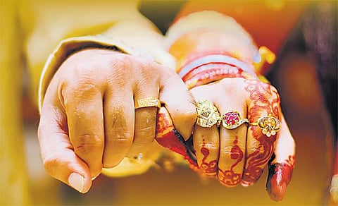 விவாதக் களம் - திருமண பந்தம்: புரிந்துகொண்டால் புனிதமே!
