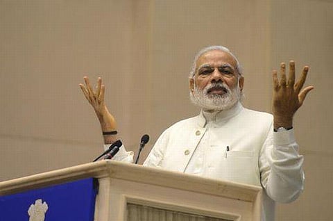 அமெரிக்காவில் பயணம் மேற்கொண்டுள்ள மோடியிடம் மனித உரிமை மீறல் பற்றி கேளுங்கள்: நாடாளுமன்ற சபாநாயகரிடம் 18 உறுப்பினர்கள் வலியுறுத்தல்
