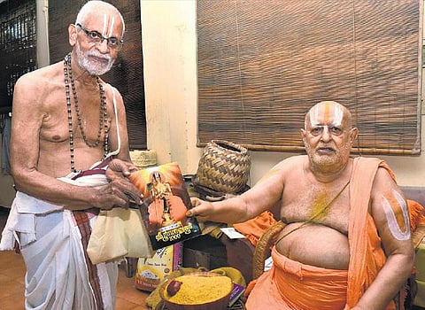தி இந்து தமிழ் நாளிதழின் ‘ஸ்ரீராமானுஜர் 1000’ சிறப்பு மலர் வெளியீடு: ஸ்ரீமத் ஆண்டவன் சுவாமிகள் வெளியிட்டு வாழ்த்தினார்