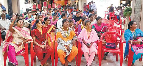 வாய் பேசாத, காது கேளாத ஜோடிகளுக்கு நவீன சுயம்வரம் நடத்தி இலவச திருமணம்
