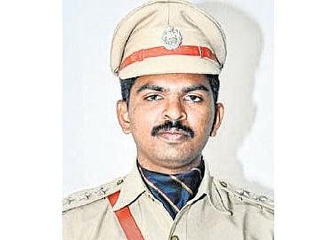 ஆந்திராவில் ஐபிஎஸ் அதிகாரி தற்கொலை: தமிழகத்தின் ஈரோட்டை சேர்ந்தவர்