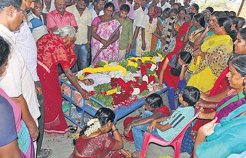 சுற்றுலா செல்வதாக வீட்டில் கூறிவிட்டு ஓசூரில் வழிப்பறியில் ஈடுபட்ட பெங்களூரு கொள்ளையர்கள்: போலீஸாரின் விசாரணையில் தகவல்