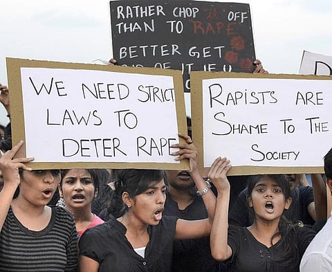 தெற்கு டெல்லியில் ஓடும் காரில் இளம் பெண் பலாத்காரம்