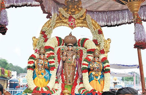 திருமலையில் அபிதேயக அபிஷேகம்: வைர கவசத்தில் உற்சவர் பவனி