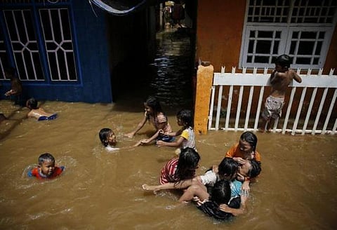 இந்தோனேஷியாவில் கனமழை: வெள்ளம், நிலச்சரிவில் 35 பேர் பலி; 25 பேர் மாயம் - ஆயிரக்கணக்கான வீடுகள் நீரில் மிதக்கின்றன