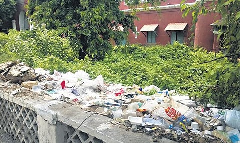 அடிப்படை வசதிகள் இல்லாத சென்னை டிபிஐ வளாகம்: பொதுமக்கள் அவதி