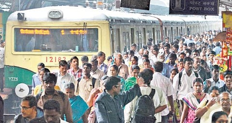 சென்னையில் பாதுகாப்பு இல்லாத மின்சார ரயில் நிலையங்கள்: காலிப் பணியிடங்களை நிரப்புவது எப்போது?
