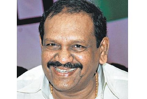 தமிழக காங். தலைவராக பீட்டர் அல்போன்ஸை நியமிக்க கோரிக்கை: சோனியாவை சந்திக்க மாவட்டத் தலைவர்கள் நாளை டெல்லி பயணம்