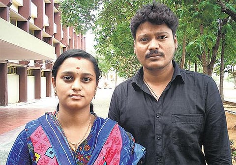 திண்டுக்கல் எஸ்பியிடம் காதல் தம்பதி பாதுகாப்பு கோரி தஞ்சம்: கவுரவக் கொலை செய்துவிடுவார்களோ என அச்சம்
