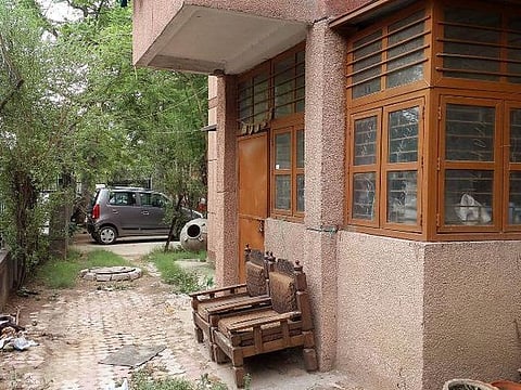 டெல்லியில் அவலம்: இறந்த மகனின் உடலுடன் 4 நாட்கள் கழித்த தாய்