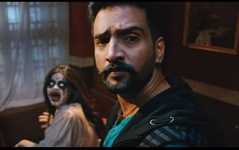முதல் பார்வை: தில்லுக்கு துட்டு - பேய் கலாய்ப்பு!
