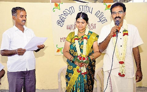 இயற்கையைப் போற்றிய எளிய மணவிழா