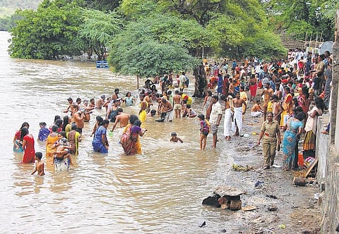 அருள் பொழியும் ஆடி மாதம்