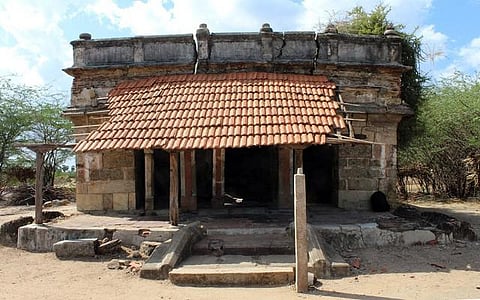 தொண்டி அருகே பாம்பாற்றின் கழிமுகப்பகுதியில் 9-ம் நூற்றாண்டைச் சேர்ந்த சமணப்பள்ளி கண்டுபிடிப்பு