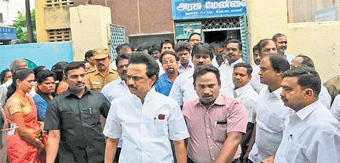 பள்ளிகள், குடிசைமாற்று வாரிய குடியிருப்புகள் உட்பட பழுதான கட்டிடங்களை சீரமைக்க வேண்டும்: மு.க.ஸ்டாலின் கோரிக்கை