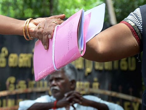 ஐக்கிய முற்போக்கு கூட்டணி நியமித்த 111 வழக்கறிஞர்களை நீக்கி மத்திய அரசு அதிரடி