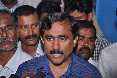 பேக்கரும்பு நினைவிடத்தை சுற்றிய நிலங்களை ஆக்கிரமித்து அரசிடம் பேரம் நடத்தும் கலாமின் உறவினர்கள்: கலாமின் உதவியாளர் பொன்ராஜ் குற்றச்சாட்டு