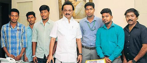 புதுக்கல்லூரி மாணவர் பேரவை நிர்வாகிகள் ஸ்டாலினுடன் சந்திப்பு