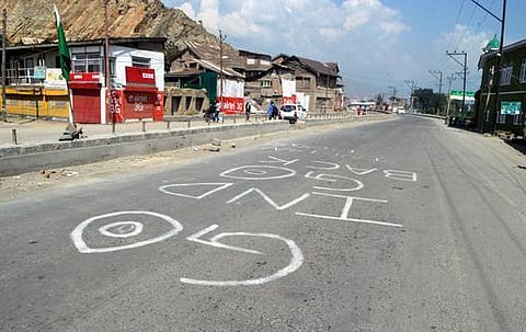 காஷ்மீரில் 25-வது நாளாக தொடரும் போராட்டமும் ஊரடங்கு உத்தரவும்