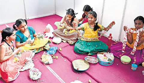 இந்து ஆன்மிக மற்றும் சேவை கண்காட்சியில் இயற்கையை போற்றும் கங்கை, பூமி வந்தனம்: மாணவ, மாணவிகள் பங்கேற்பு