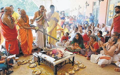 அக்கரையில் வாசிக்கப்பட்ட தெய்வத்தின் குரல்