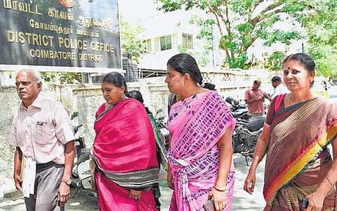 கோவை ஈஷா யோகா மையத்தில் உள்ள மகள்களை பார்க்க பெற்றோருக்கு தடையில்லை: உயர் நீதிமன்றத்தில் ஆட்கொணர்வு மனு தள்ளுபடி