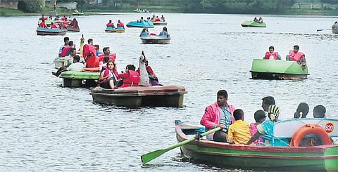 3 நாட்கள் தொடர் விடுமுறையால் கொடைக்கானலில் குவிந்த சுற்றுலாப் பயணிகள்