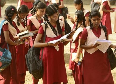 அரசுப் பள்ளிகளில் 10-ம் வகுப்பு வரை: கணினி அறிவியல் பாடம் கொண்டுவரப்படுமா? - 39 ஆயிரம் கணினி பட்டதாரிகள் எதிர்பார்ப்பு