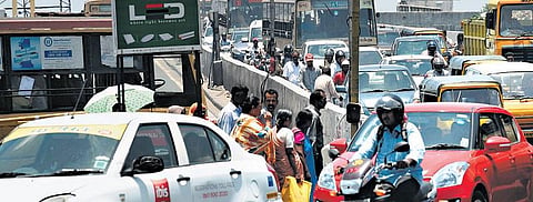 சென்னை - பூந்தமல்லி நெடுஞ்சாலையில் தொடரும் போக்குவரத்து நெரிசல்- போலீஸார் தீவிர ஆலோசனை
