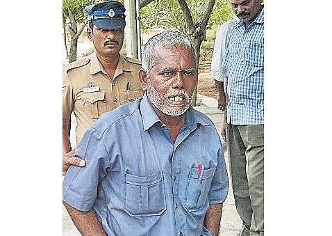 நாமக்கல்லில் மக்கள் குறைதீர் நாளில் ஆட்சியரைத் தாக்க முயற்சித்தவர் கைது