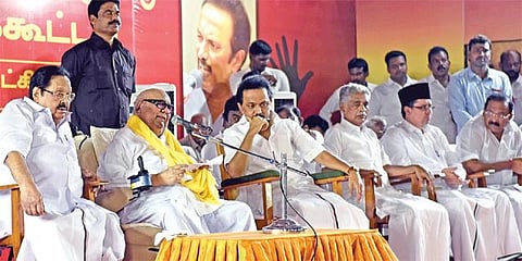 தமிழக அரசுக்கு எதிராக விரைவில் மிகப்பெரிய போராட்டம்: சென்னை பொதுக்கூட்டத்தில் கருணாநிதி அறிவிப்பு