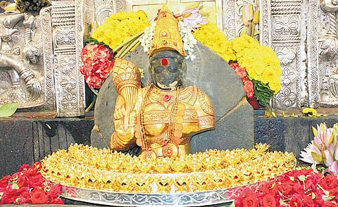 இருவரில் யார் அழகு?