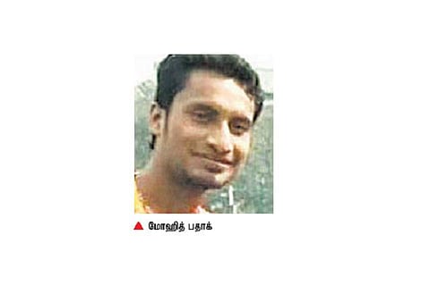வருமான வரித்துறை அதிகாரி மீது ஆசிட் வீச்சு: ஆபத்தான நிலையில் மருத்துவமனையில் அனுமதி