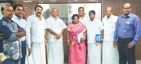 மதிய உணவு திட்டத்துக்கு காமராஜர் பெயர் சூட்டவேண்டும்: மத்திய அமைச்சர் பிரகாஷ் ஜவடேகரிடம் தமிழிசை நேரில் வலியுறுத்தல்