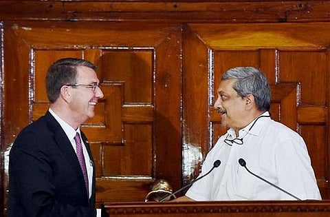 கூட்டு பயிற்சியின்போது சேவைகளை பரிமாறிக்கொள்ள இந்தியா-அமெரிக்கா இடையே முக்கிய ராணுவ ஒப்பந்தம்: மனோகர் பாரிக்கர், ஆஷ்டன் கார்ட்டர் கையெழுத்து