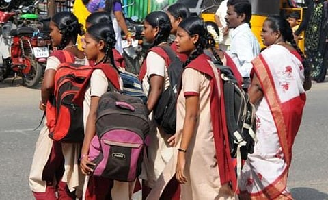 தமிழகத்தில் 250 அரசுப் பள்ளிகளில் மனித உரிமை மாணவர் மன்றம்: பள்ளிக் கல்வித்துறை புதிய ஏற்பாடு