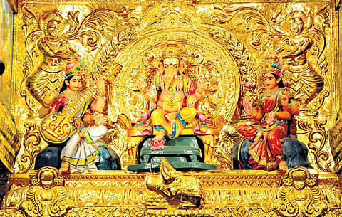 துயர் தீர்க்கும் தும்பிக்கையான் பாதம்