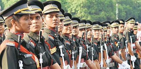 21-ம் நூற்றாண்டில் பாதுகாப்பு சவால்கள் அதிகரிப்பு: நாட்டின் அமைதியை உறுதி செய்ய வேண்டும் - ராணுவத்தினருக்கு குடியரசுத் தலைவர் பிரணாப் முகர்ஜி வேண்டுகோள்