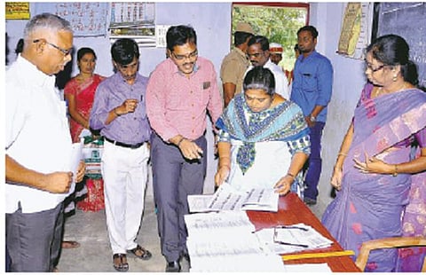 திருவள்ளூர், காஞ்சியில் வாக்காளர் பட்டியல் திருத்த முகாம்